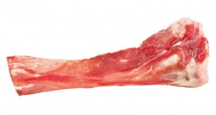 TRIXIE Vepřová holenní kost pro psy 17 cm, 200g, vakuově balená